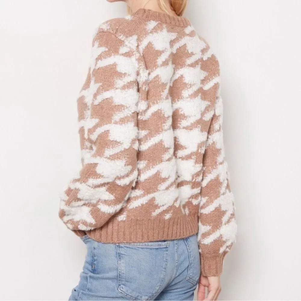Line & Dot Houndstooth Pullover Sweater(Size Medium)